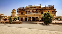 Marvel at the architecture of Jaswant Thada 