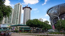 Which is the biggest shopping mall in Singapore